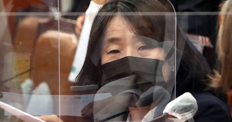 윤미향 “외교부, ‘위안부’ 합의 발표 전날 굴욕 합의 내용 숨겼다”