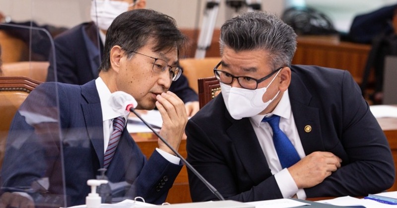전 정부 탈탈 털면서 국회 검증엔 ‘철벽’ 치는 감사원