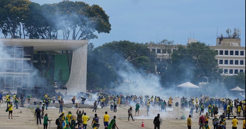 극우파에 대통령궁 점거된 브라질, 미국의 복사판인 건 우연?