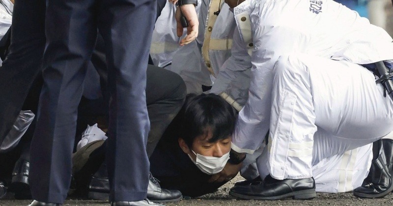 “기시다 일본 총리에 폭탄물 던진 남성은 24세”