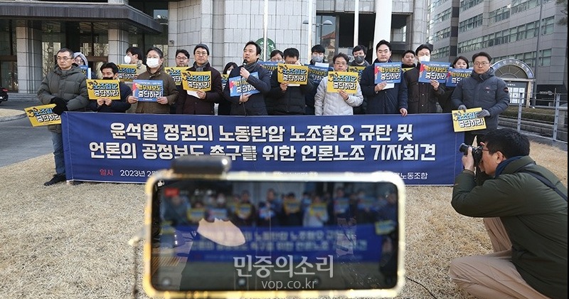 [이완배 협동의 경제학] 한국 언론, 독자가 주인이 되는 혁명을 향해 나아가자
