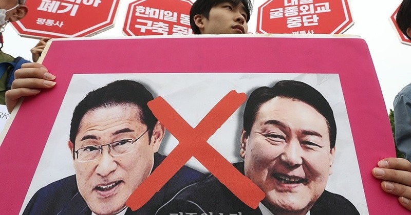 [이완배 협동의 경제학] 윤석열의 호구 외교, 한국은 어떻게 호갱이 돼 가는가? 사진