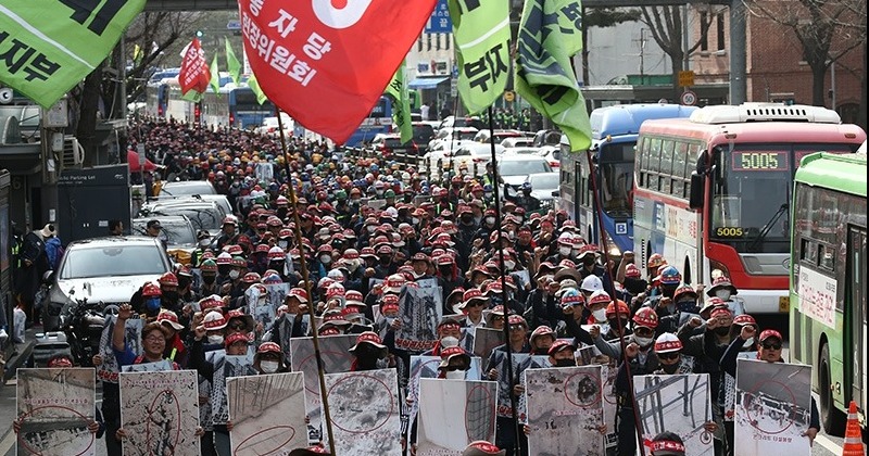 건설노조, 간부 분신 위독에 긴급 중집 개최 “전조직적 투쟁”