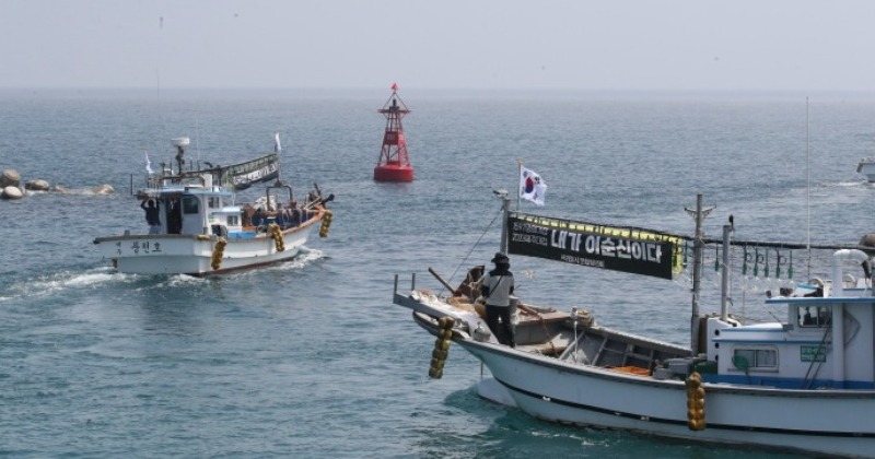 “일본 오염수 방류 막아내자” 제주 해녀·어선 해상 시위