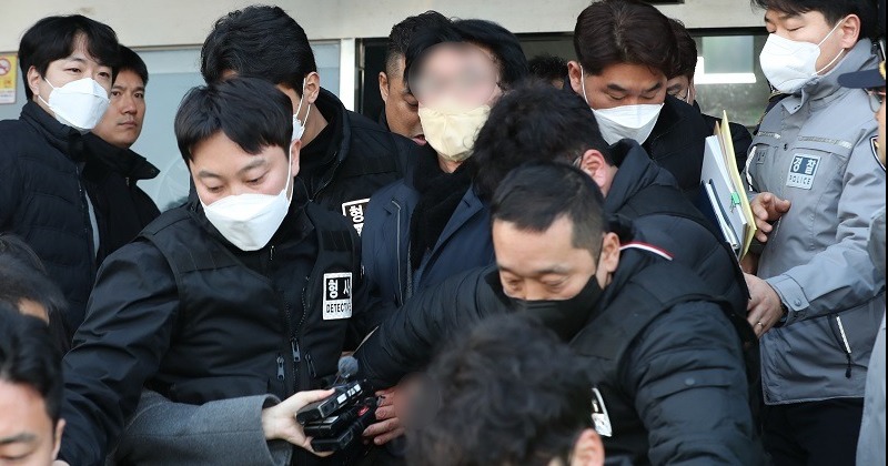 이재명 ‘흉기 피습’ 피의자는 60대 김모씨…경찰, 살인미수 혐의 적용 사진