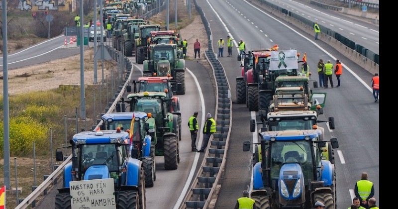 분노한 유럽 농민들 격렬 시위에 각국 정부 양보 이어져