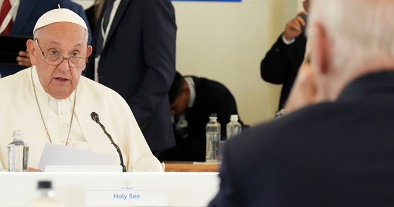 프란치스코 교황 G7 정상회의 참석...‘AI 킬러 로봇’ 사용 금지 촉구
