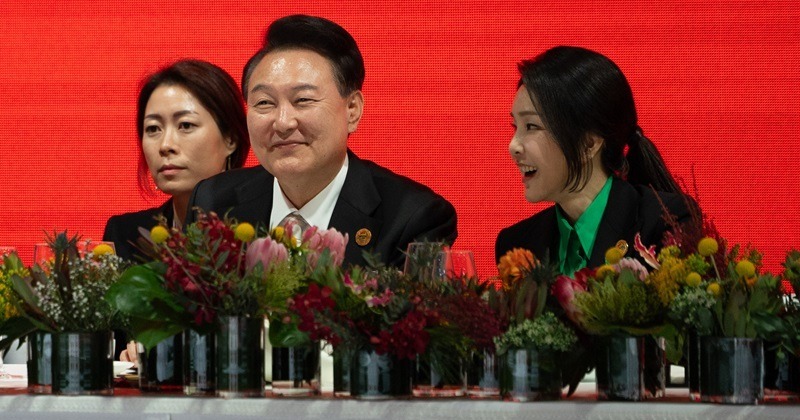 연일 광폭행보 이어가는 김건희 여사에 야당 “해명·사과 없이 무슨 염치냐”