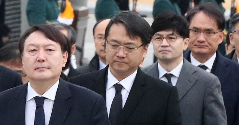 [장정일 칼럼] 개들은 할복할 줄 모른다
