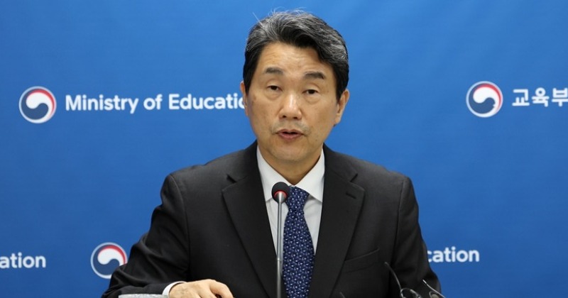 정부, '의대생 휴학 승인' 결국 대학 판단에 맡기기로...8개월만 입장 바꿔