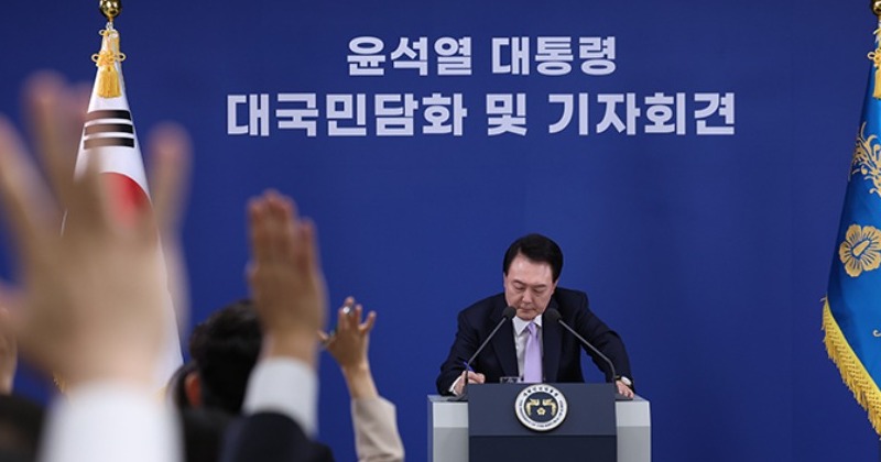 언론노조, '기자 무례' 정무수석에 "시대착오적 발언...사죄하고 물러나라"
