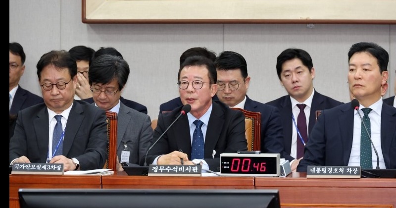 대통령실, 대통령 사과 질문 기자 콕 짚어 “태도 시정해야” 으름장