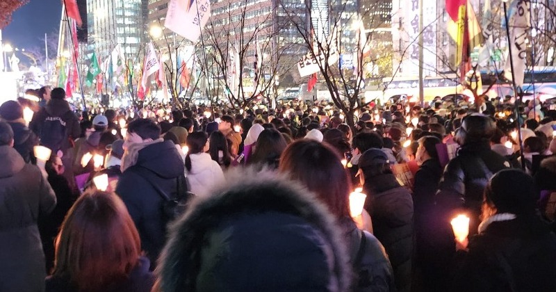 ‘계엄’ 듣기만 해도 몸이 떨리는 70대 광주시민의 외침 “윤석열을 끌어내리자”