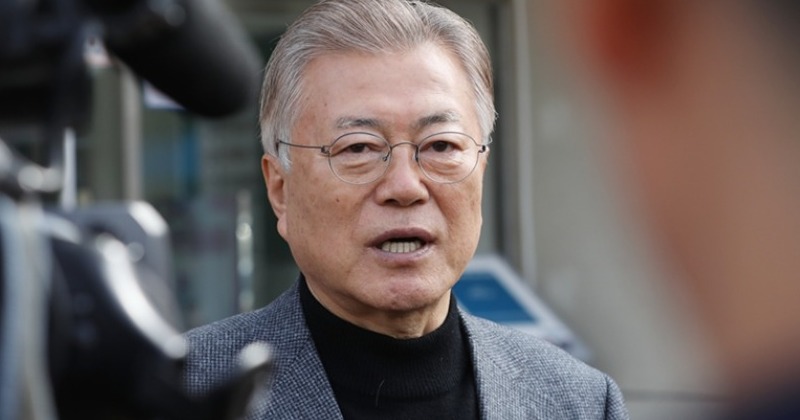 문 전 대통령, 비상계엄 선포에 "국회가 신속히 나서 민주주의 지켜달라"