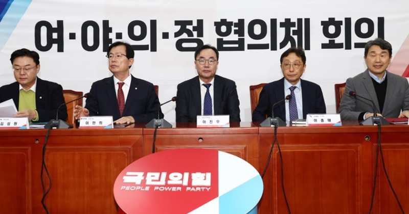 여야의정협의체 결국 중단...의료계 “의료붕괴 목전 호소했는데, 절망적”