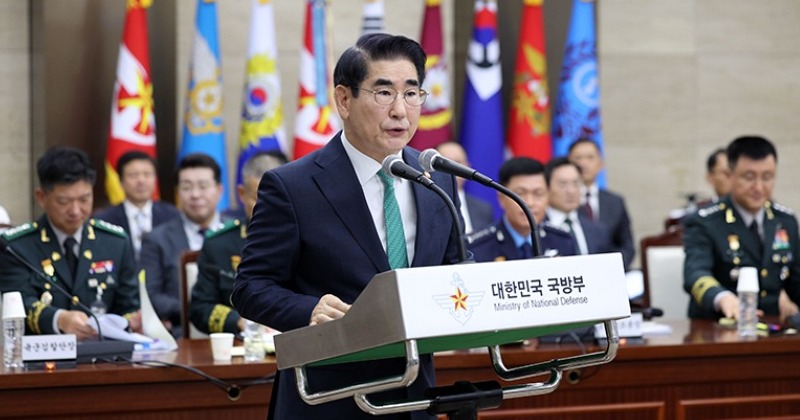 계엄사령관에 육군 대장 박안수...국방부, 전군 비상경계 강화