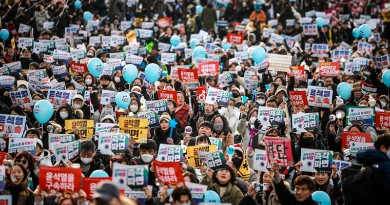'윤석열 체포' 이끈 시민들, 광화문 모여 "구속해야 더 편히 잔다"
