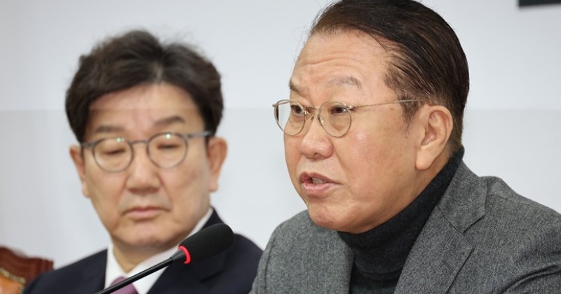 권영세 "이재명, 공산당 '흑묘백묘론' 꺼내"...민주당 "인식 수준에 한숨"
