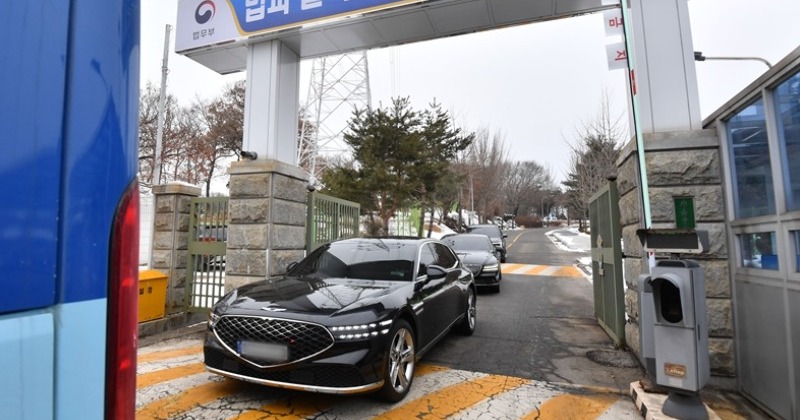 윤석열, 구치소서 대통령실 참모들 접견 "의기소침 말고 최선 다하라"
