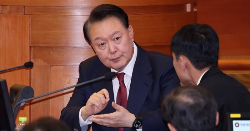 윤석열·김용현, 탄핵심판서 대면...가림막 없이 증인신문 시작
