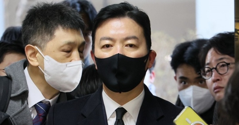체포된 김성훈, '윤석열 생일파티' 논란에 "여러분은 친구 축하 안 해주나?"