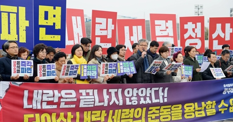 '정권교체' 51.5%...'정권연장' 오차범위 밖 앞서 [리얼미터]