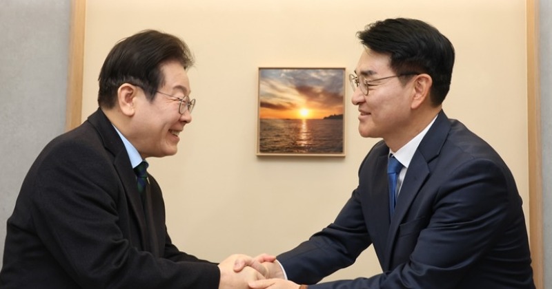 이재명 "큰 역할 같이 만들어가자"...박용진 "대의명분 앞에서 힘 합쳐야"