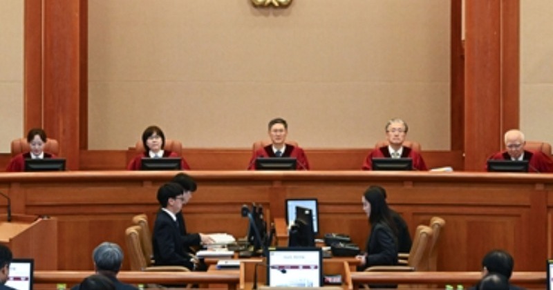 [이완배 협동의 경제학] 헌법재판관님들, 인내심에도 한계가 있습니다!