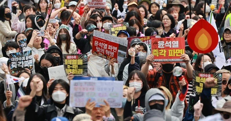 “헌재는 윤석열을 즉각 파면하라” 긴급 탄원 30시간 만에 50만명 돌파