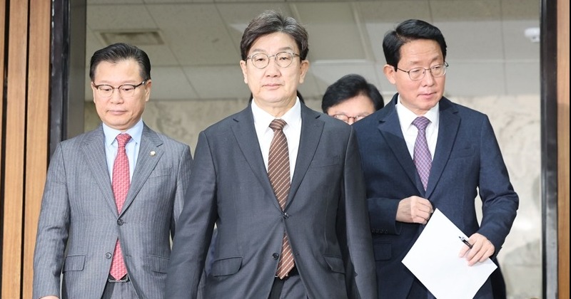 권성동 “탄핵심판 헌재결정 승복이 당의 공식입장”