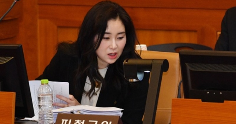 [이완배 협동의 경제학] 김계리의 “저는 계몽됐습니다”에서 진짜 실컷 웃었다