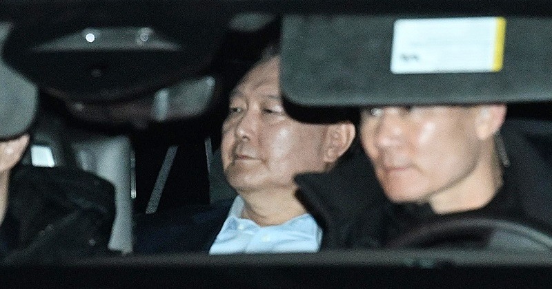 형사재판 앞둔 윤석열, 포토라인 피할 듯…법원 “지하주차장 진출입 허용”
