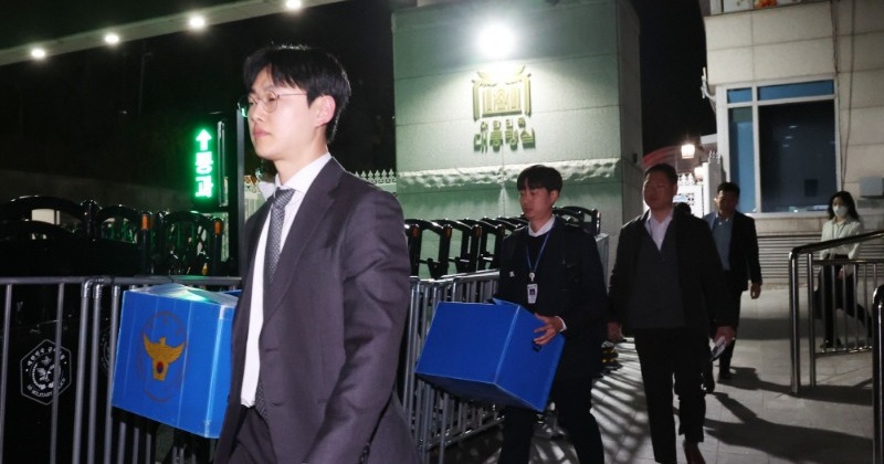 경찰 “비화폰 서버·집무실 CCTV 받기 위해 경호처와 협의중”