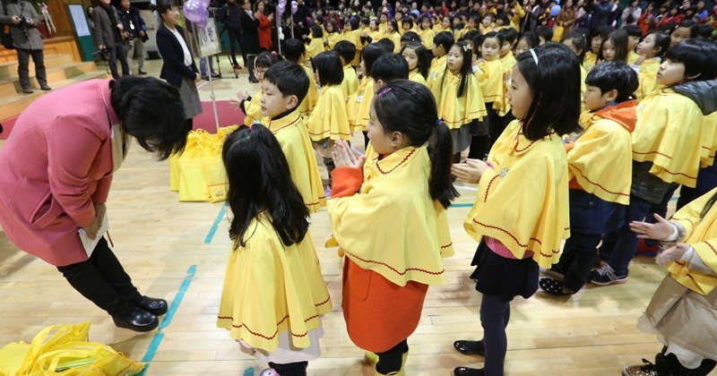 ‘일본보다 낮다’ 한국 어린이 인구 비율 10.6%... 세계 최저 수준