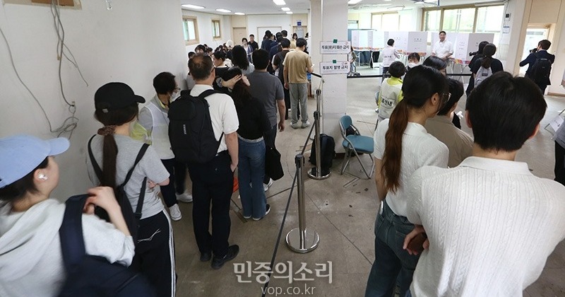 대선 사전투표 첫날, 투표율 19.58%…역대 ‘최고치’ 찍었다