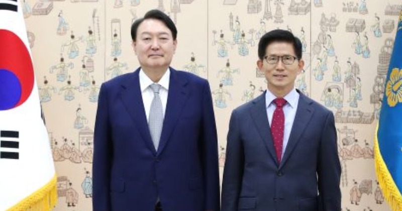 윤석열의 전략적 탈당, 다음 쟁점은 사면 찬반
