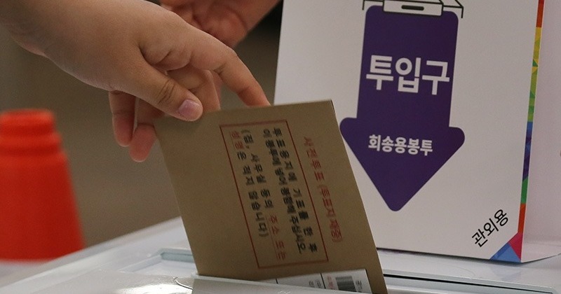 회송용 봉투서 이재명 기표 용지 발견? 선관위 “자작극 의심, 수사 의뢰”