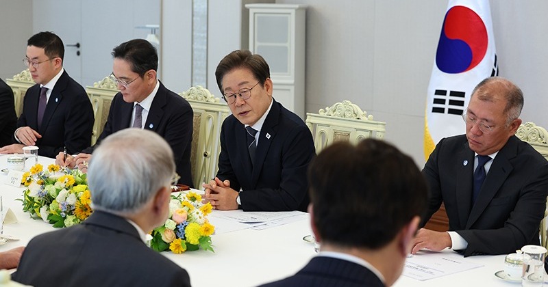 재계 만난 이 대통령 “과거처럼 특혜·착취로는 지속 성장 불가능”