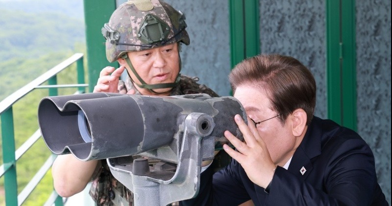 군부대 찾은 이 대통령 “사기 많이 꺾였다는데 자부심 가지길”