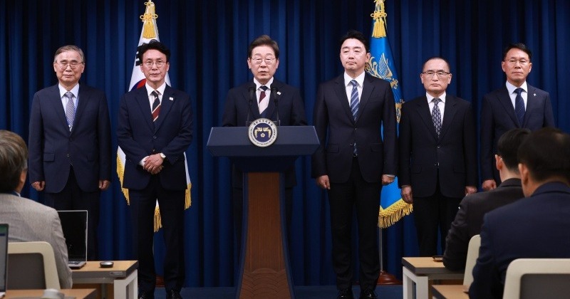[이완배 협동의 경제학] “무덤 같았던 대통령실” 이 유치뽕짝을 단호히 응징해야 하는 이유