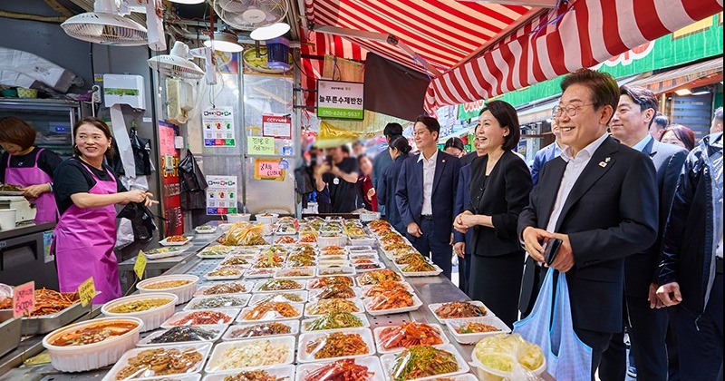이 대통령, 전통시장 ‘깜짝 방문’...취임 사흘 만에 첫 ‘민생 소통’