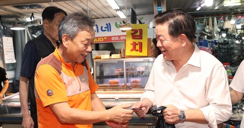 소비쿠폰을 지역화폐로 받는 광명시민들...“경기도서 앞도적 1위”