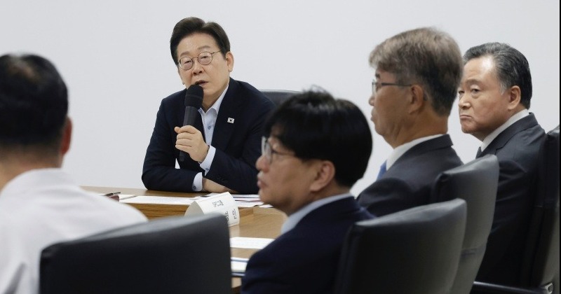 산재사망 SPC공장 찾은 이 대통령 “저임금 장시간 노동 문제”