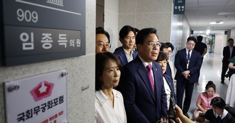 특검 압수수색 반발하더니…국힘 송언석, 채상병 2주기에 “진상 밝혀지길”
