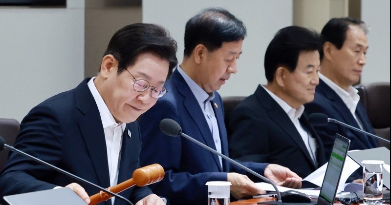 이 대통령, 첫 특별사면 단행...조국·윤미향·건설노조원 포함