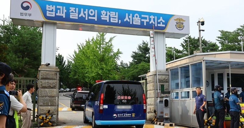 김건희 특검, 윤석열 체포 위해 서울구치소 도착