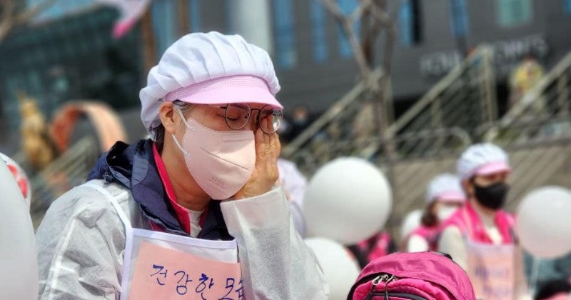 “급식노동자 쓰러지니, 학교급식도 무너져” 시민사회, 100만 청원운동 돌입
