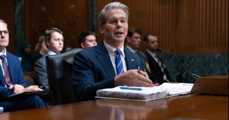 미 재무장관 “중국, 희토류 통제 유예하기로...100% 추가관세도 유예”