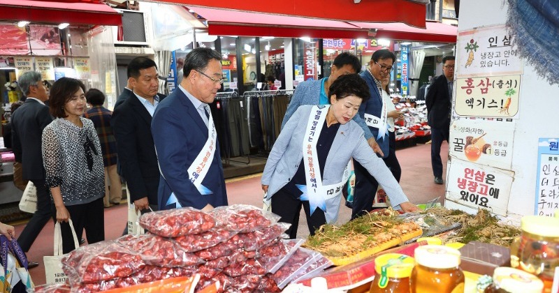 경기신용보증재단, 추석 맞아 북수원시장 장보기 행사