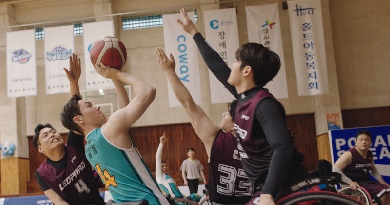 [영화리뷰]전쟁터 보다 거친 휠체어 농구의 정수 담다, 영화 ‘달팽이 농구단’